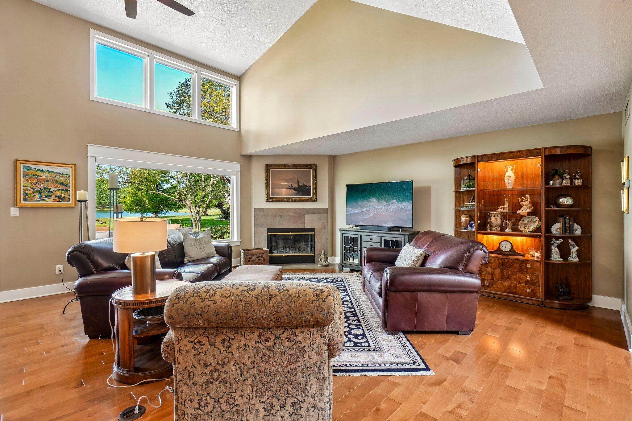 4-web-or-mls-Aspen Rd-S2208-004