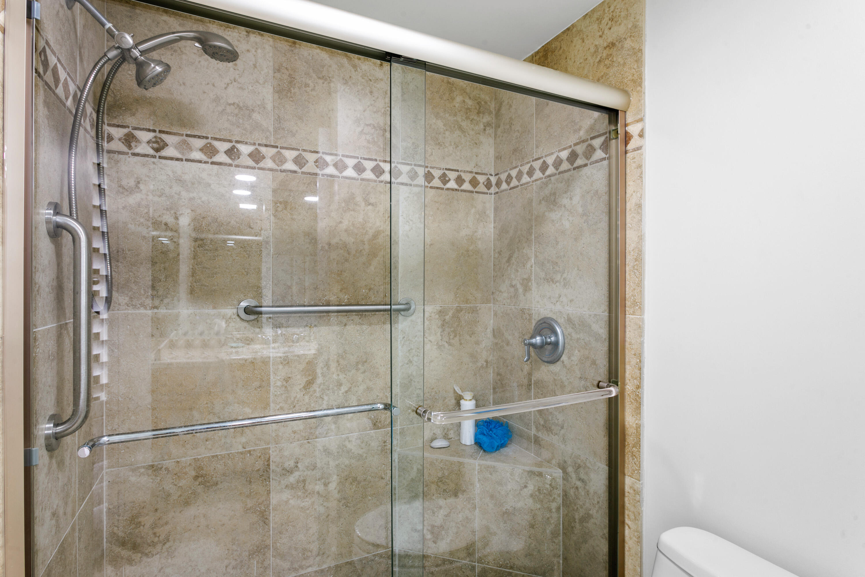 1109 Marine Way East, Unit L2R North Palm Beach, FL 33408 - Photo 15 of 27 Primary Shower