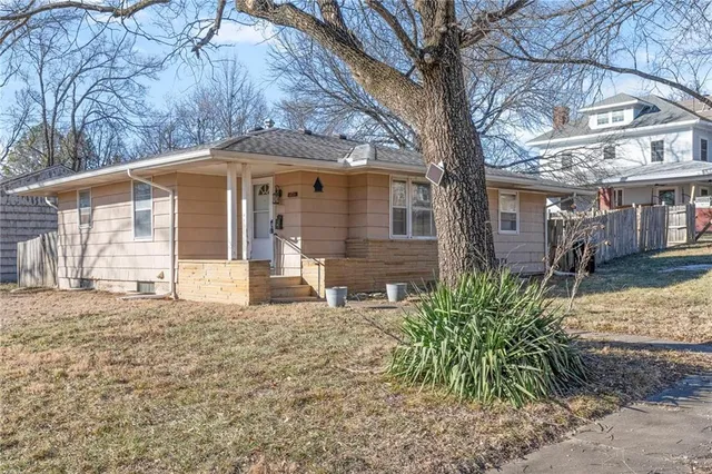 $179,000 | 401 North Randolph Street, Pleasant Hill, MO 64080