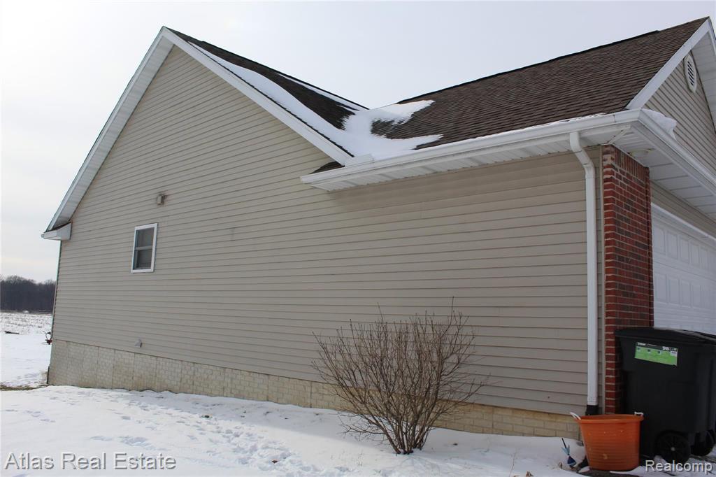 5430 East Carpenter Road Flint, MI 48506 - Photo 3 of 37