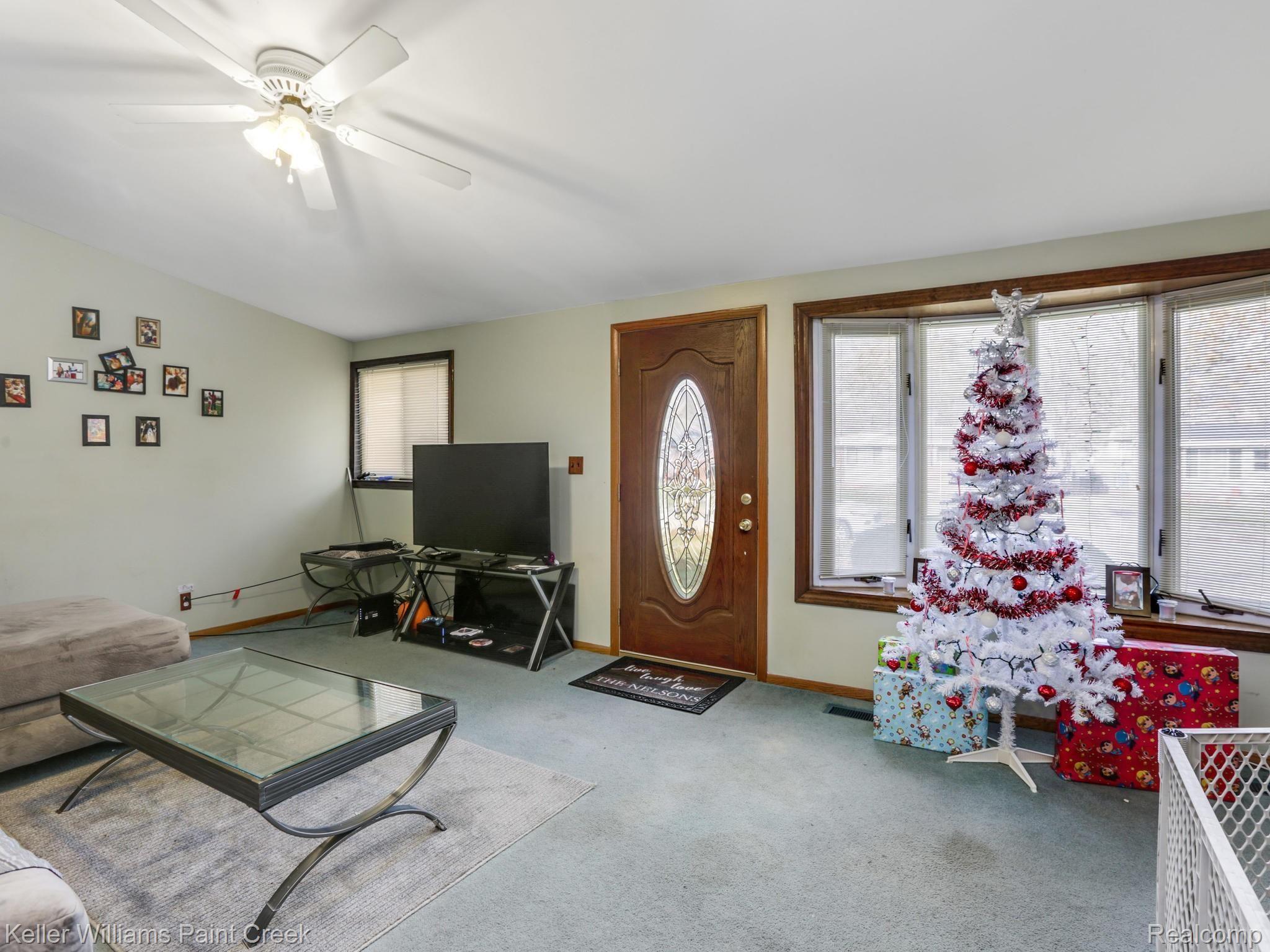 29489 Judith Street Inkster, MI 48141 - Photo 13 of 24 Living Room