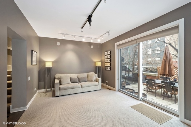 650 West Fulton Street, Unit B Chicago, IL 60661 - Photo 11 of 34 a living room with furniture and a large window