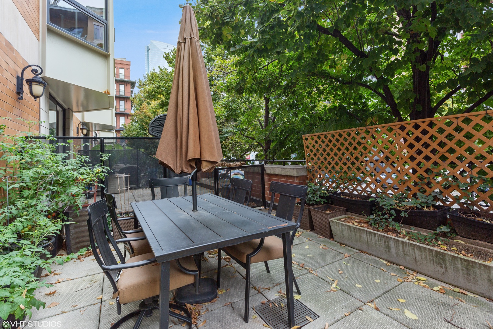 650 West Fulton Street, Unit B Chicago, IL 60661 - Photo 12 of 34 a view of a patio with a table and chairs