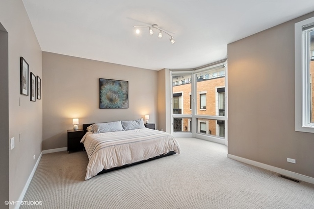 650 West Fulton Street, Unit B Chicago, IL 60661 - Photo 14 of 34 a bedroom with a large bed and a painting