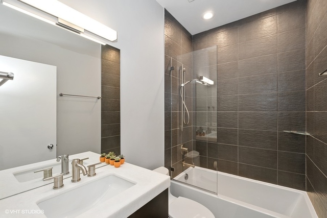 650 West Fulton Street, Unit B Chicago, IL 60661 - Photo 21 of 34 a bathroom with a sink and a bathtub