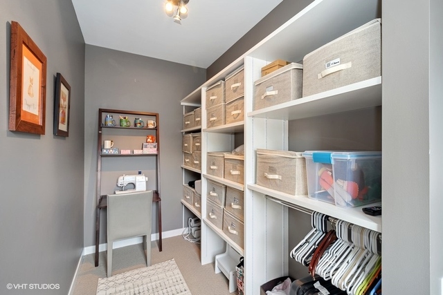 650 West Fulton Street, Unit B Chicago, IL 60661 - Photo 22 of 34 a view of room and workspace