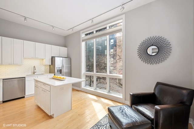 650 West Fulton Street, Unit B Chicago, IL 60661 - Photo 8 of 34 a living room with furniture and a window