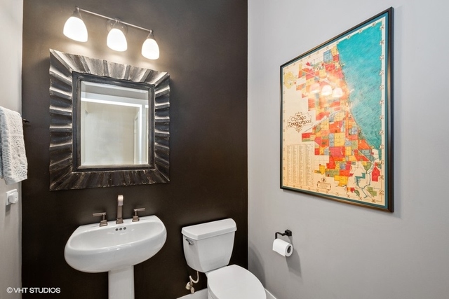 650 West Fulton Street, Unit B Chicago, IL 60661 - Photo 9 of 34 a bathroom with a toilet sink and mirror