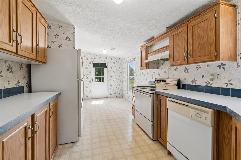 1710 Cowart Road Plant City, FL 33567 - Photo 7 of 53 Gallery Image 7