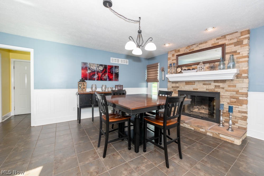7614 Struthers Road Youngstown, OH 44514 - Photo 16 of 31 family room being used as the dining area