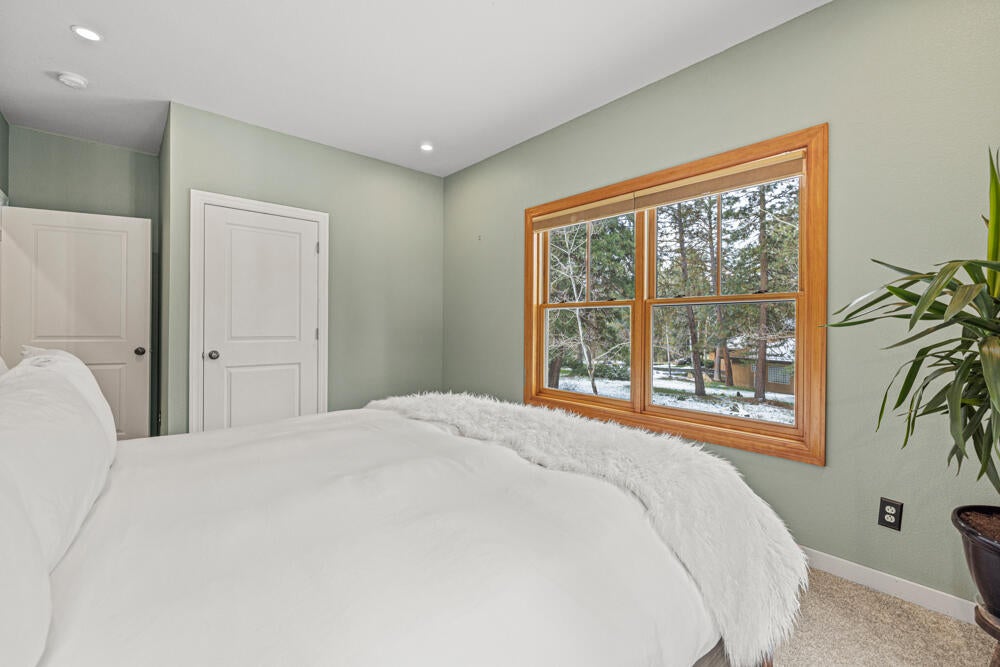 11427 Kestrel Road Klamath Falls, OR 97601 - Photo 41 of 60 11427KestrelRd.-Interiors-4