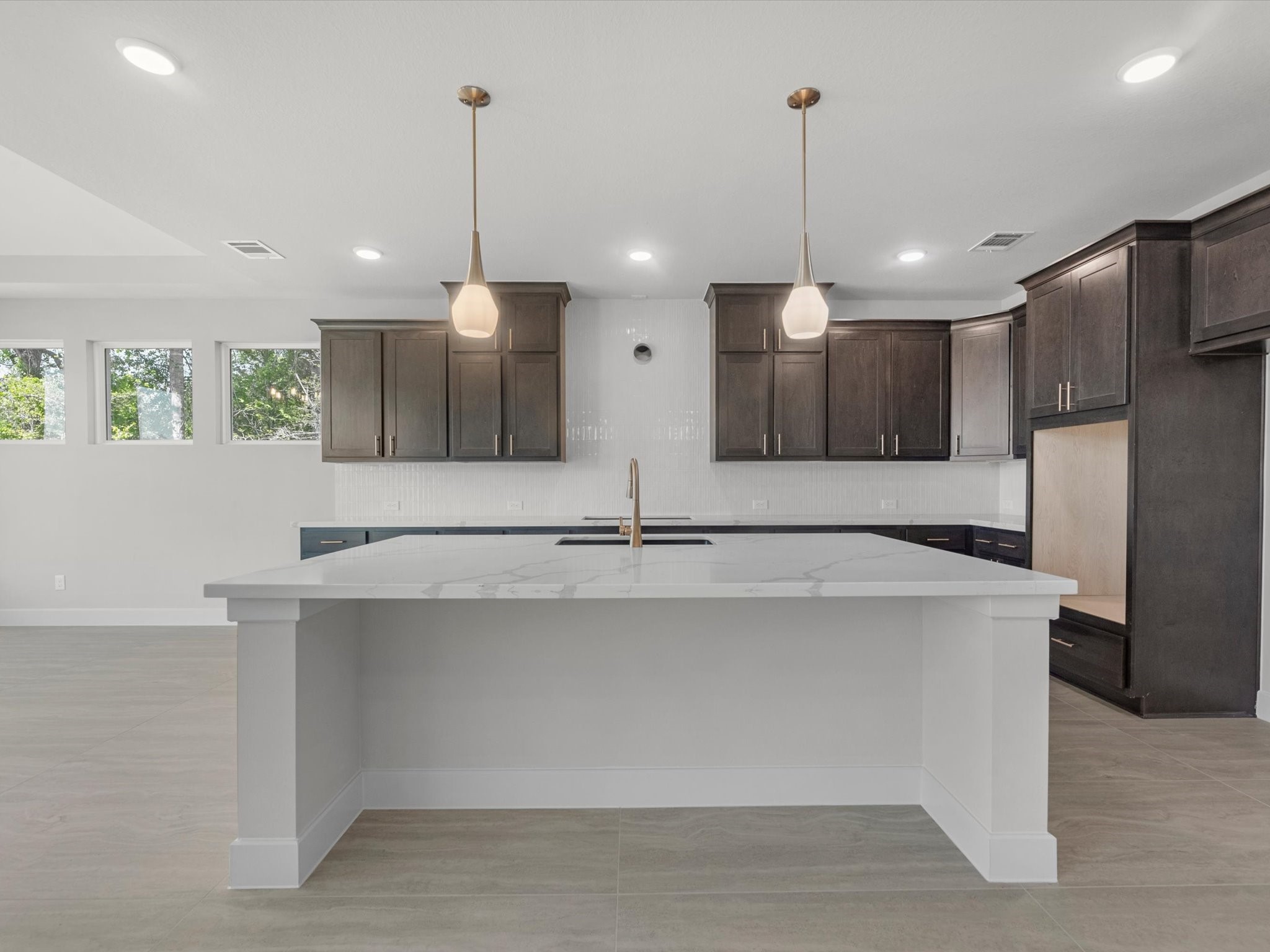 8919 Colonnade Way Manvel, TX 77578 - Photo 5 of 31 Representative image; features, selections and colors may vary.