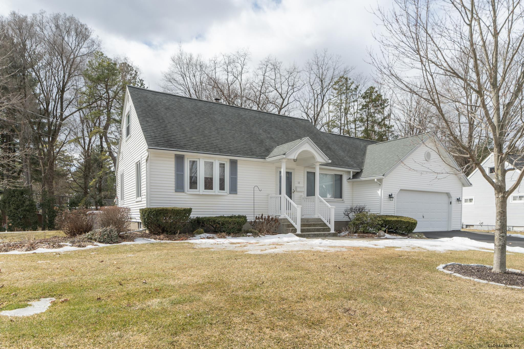 17 Robinhood Road Guilderland, NY 12203 - Photo 2 of 53 Photo 2