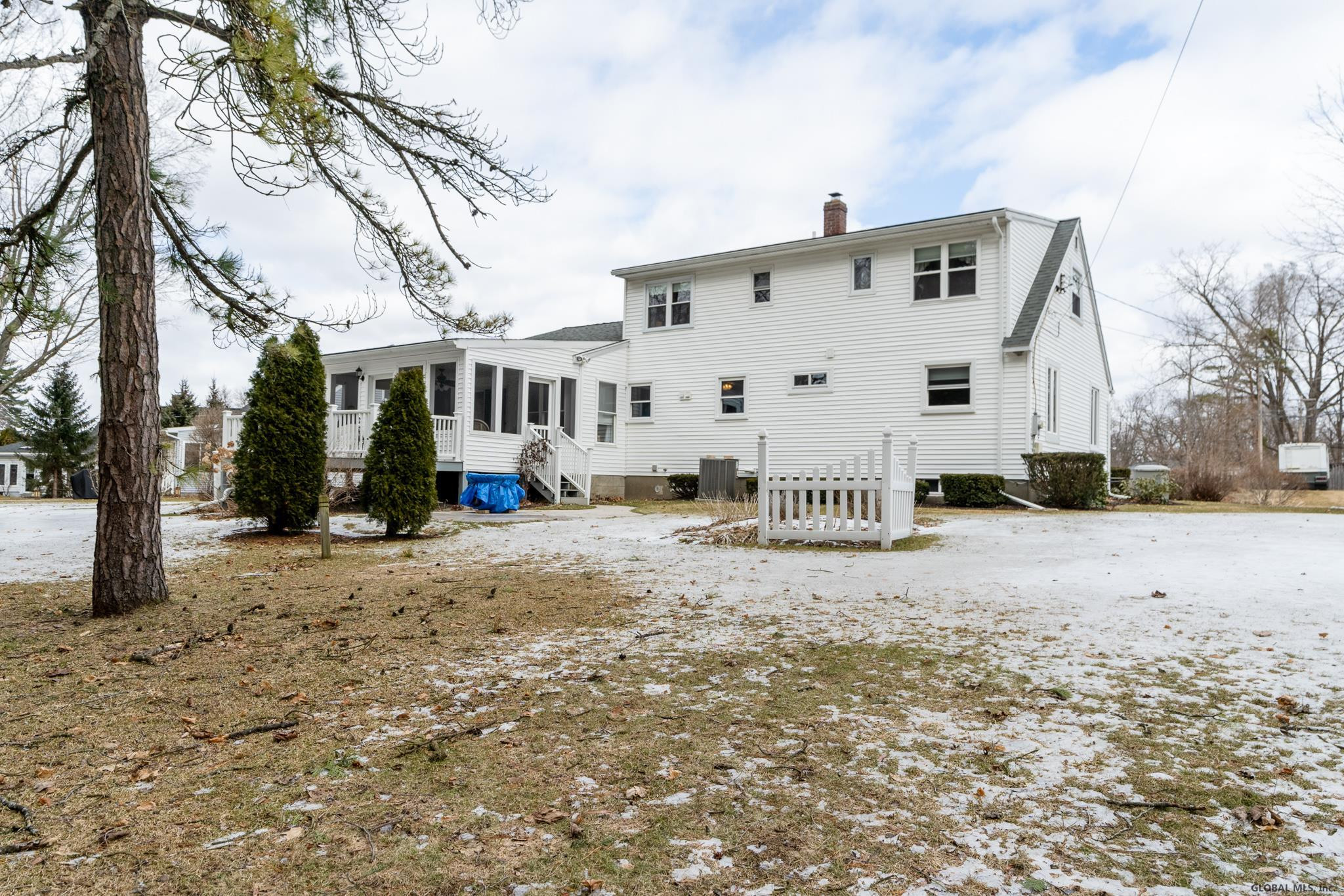 17 Robinhood Road Guilderland, NY 12203 - Photo 42 of 53 Photo 42