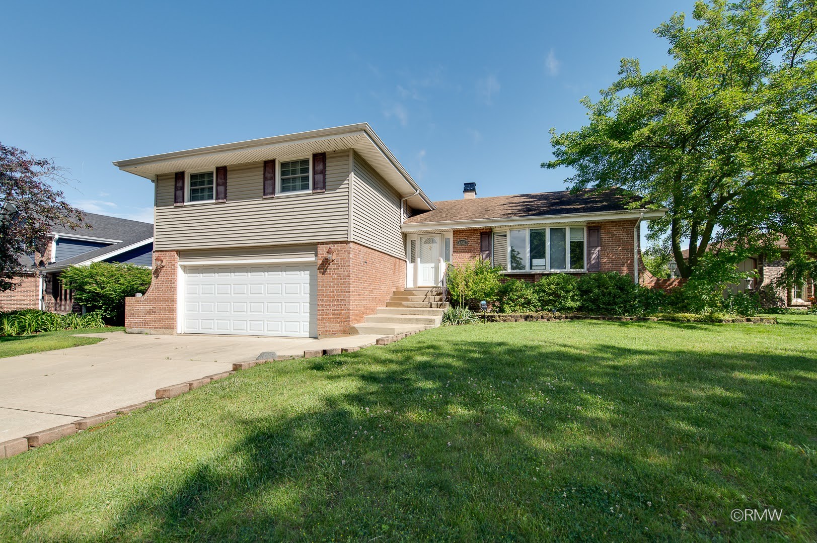 1233 Hickory Trail Addison, IL 60101 - Photo 3 of 36