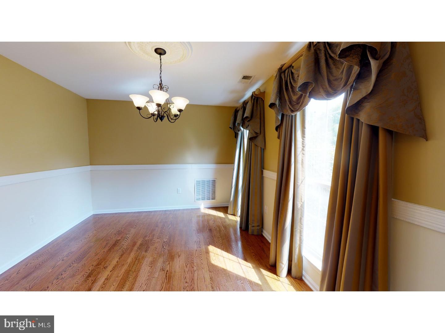 335 Watkins Road Pennington, NJ 08534 - Photo 5 of 17
