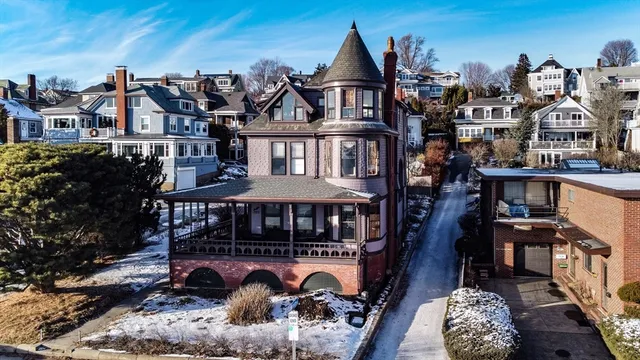 $2,800 | 322 Humphrey Street, Unit 1, Swampscott, MA 01907