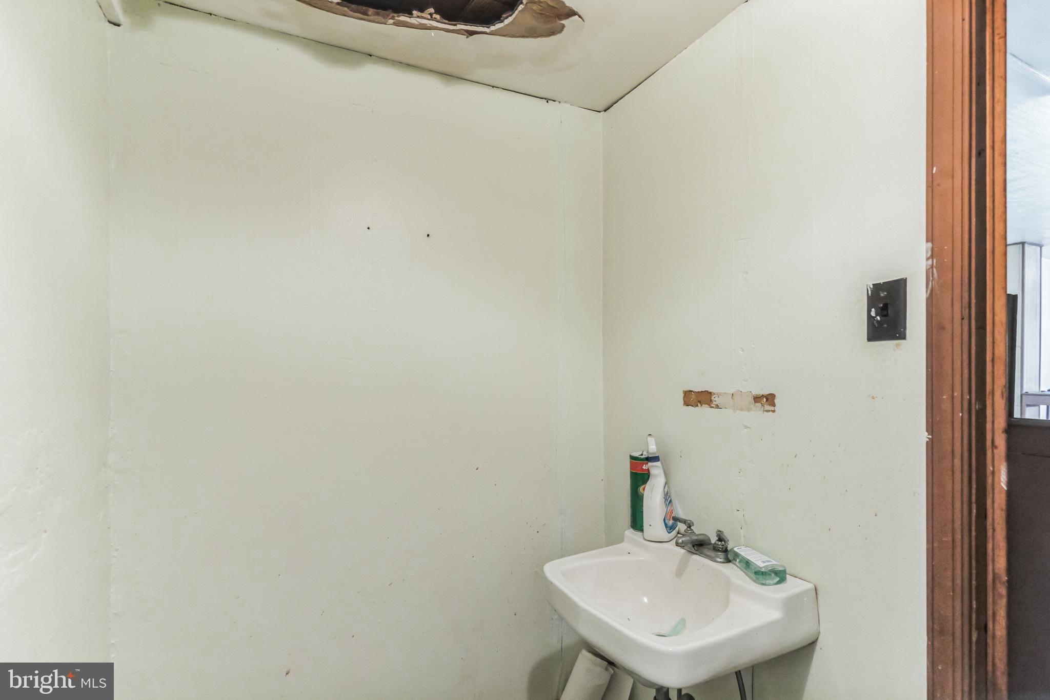 200 MacDade Boulevard Darby, PA 19023 - Photo 8 of 29 1.5 bath in commercial space