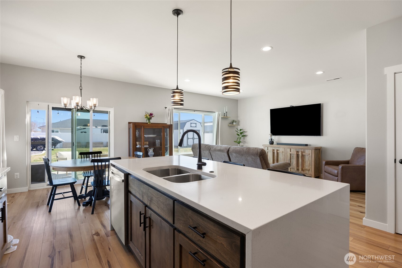 2376 Chelan Street Ephrata, WA 98823 - Photo 13 of 40 a very nice looking dining room with a table and chairs