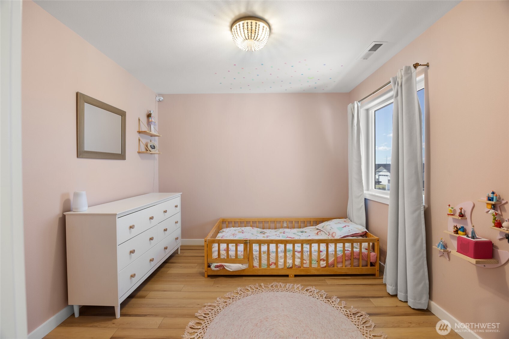 2376 Chelan Street Ephrata, WA 98823 - Photo 26 of 40 a bedroom with a bed and window