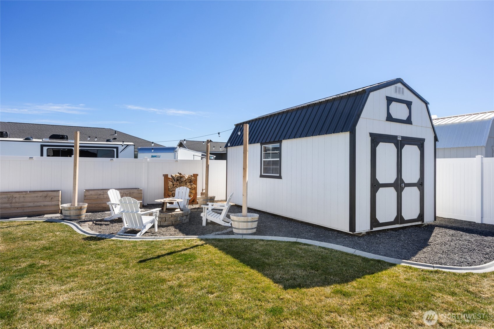 2376 Chelan Street Ephrata, WA 98823 - Photo 30 of 40 a living room with furniture
