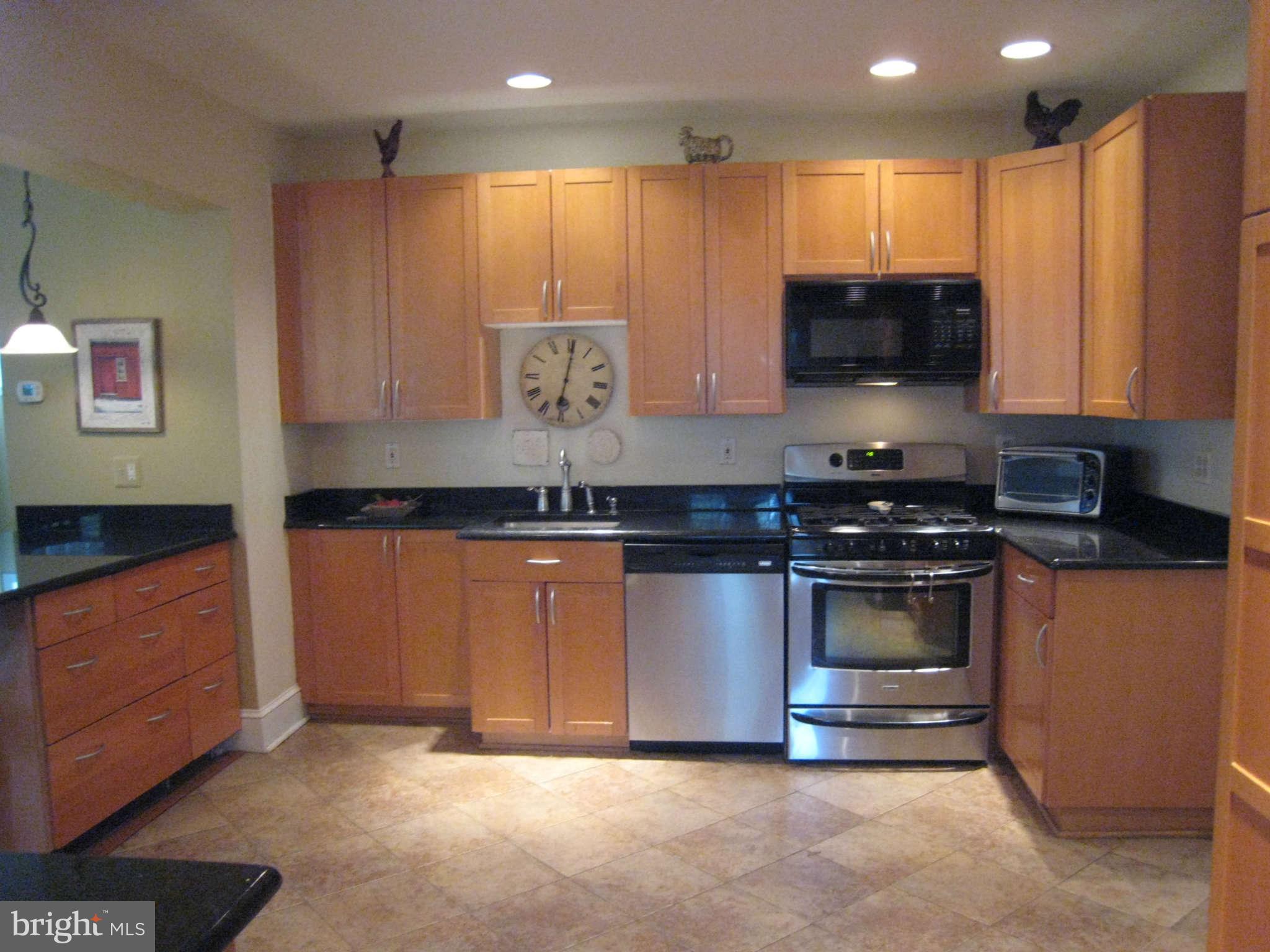 900 Old Oak Road Baltimore, MD 21212 - Photo 9 of 30 Kitchen