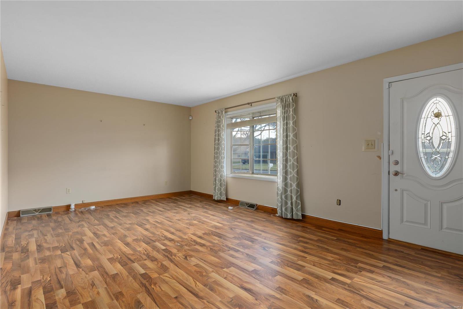 807 Kimball Road Hillsboro, IL 62049 - Photo 13 of 21 Gallery Image 13