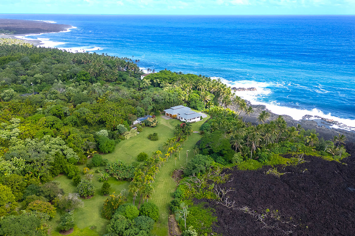 13-5725 Kalapana Kapoho Beach Road Pahoa, HI 96778 - Photo 22 of 25 a view of a yard with an ocean
