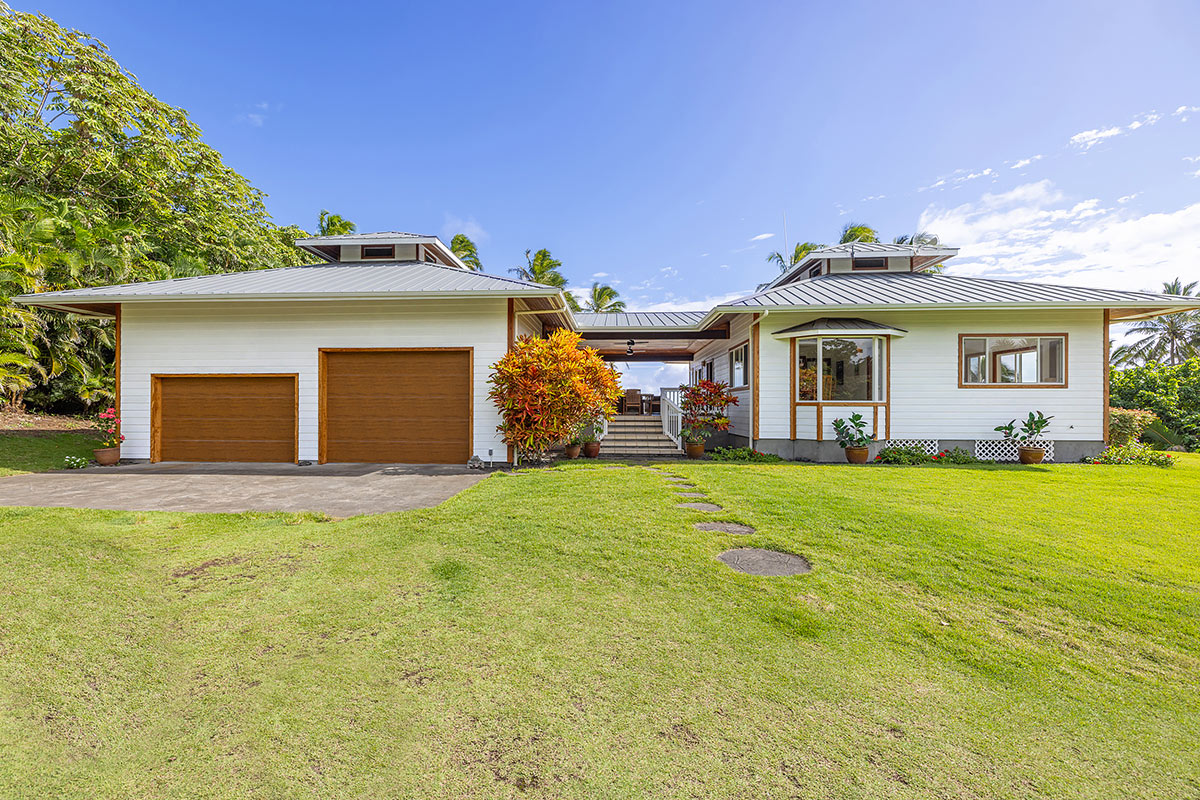 13-5725 Kalapana Kapoho Beach Road Pahoa, HI 96778 - Photo 3 of 25 a view of a house with a backyard