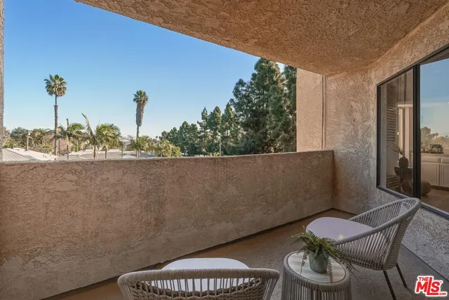 $865,000 | 12321 Ocean Park Boulevard, Unit 9, Los Angeles, CA 90064