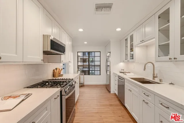 $865,000 | 12321 Ocean Park Boulevard, Unit 9, Los Angeles, CA 90064