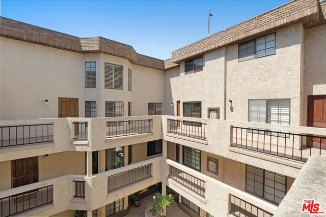 $865,000 | 12321 Ocean Park Boulevard, Unit 9, Los Angeles, CA 90064