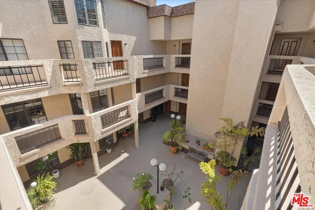 $865,000 | 12321 Ocean Park Boulevard, Unit 9, Los Angeles, CA 90064