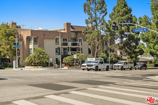 $865,000 | 12321 Ocean Park Boulevard, Unit 9, Los Angeles, CA 90064