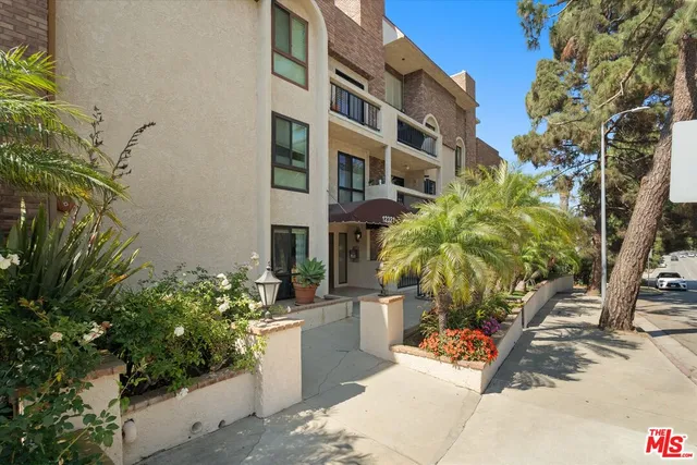 $865,000 | 12321 Ocean Park Boulevard, Unit 9, Los Angeles, CA 90064