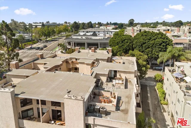 $865,000 | 12321 Ocean Park Boulevard, Unit 9, Los Angeles, CA 90064