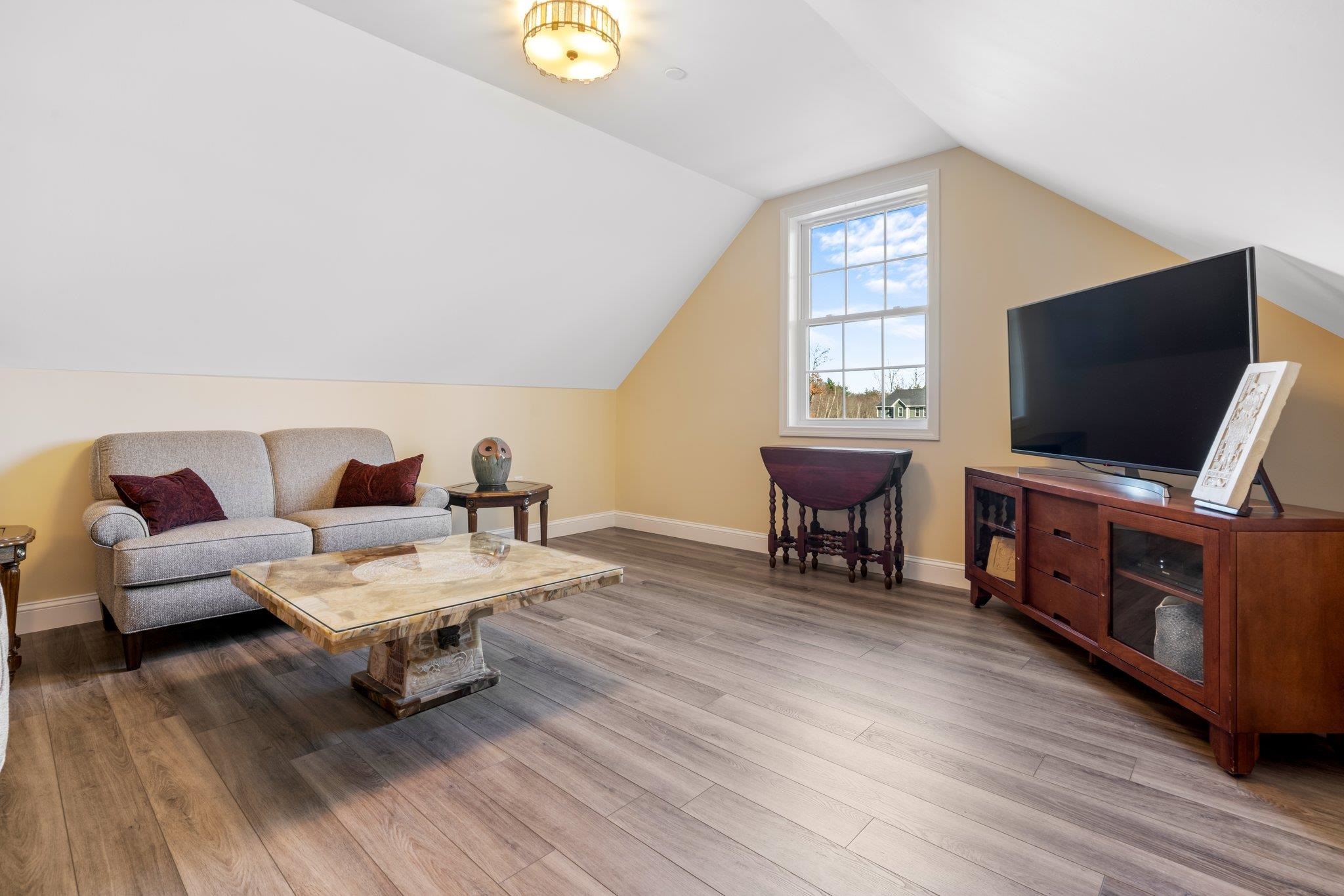 18 Steele Road Derry, NH 03038 - Photo 41 of 57