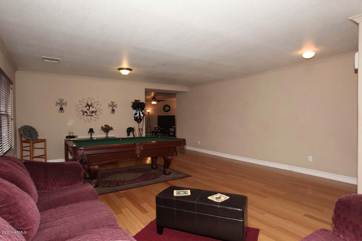 2547 West Bloch Road Phoenix, AZ 85041 - Photo 3 of 18 Living Room-Dining Room