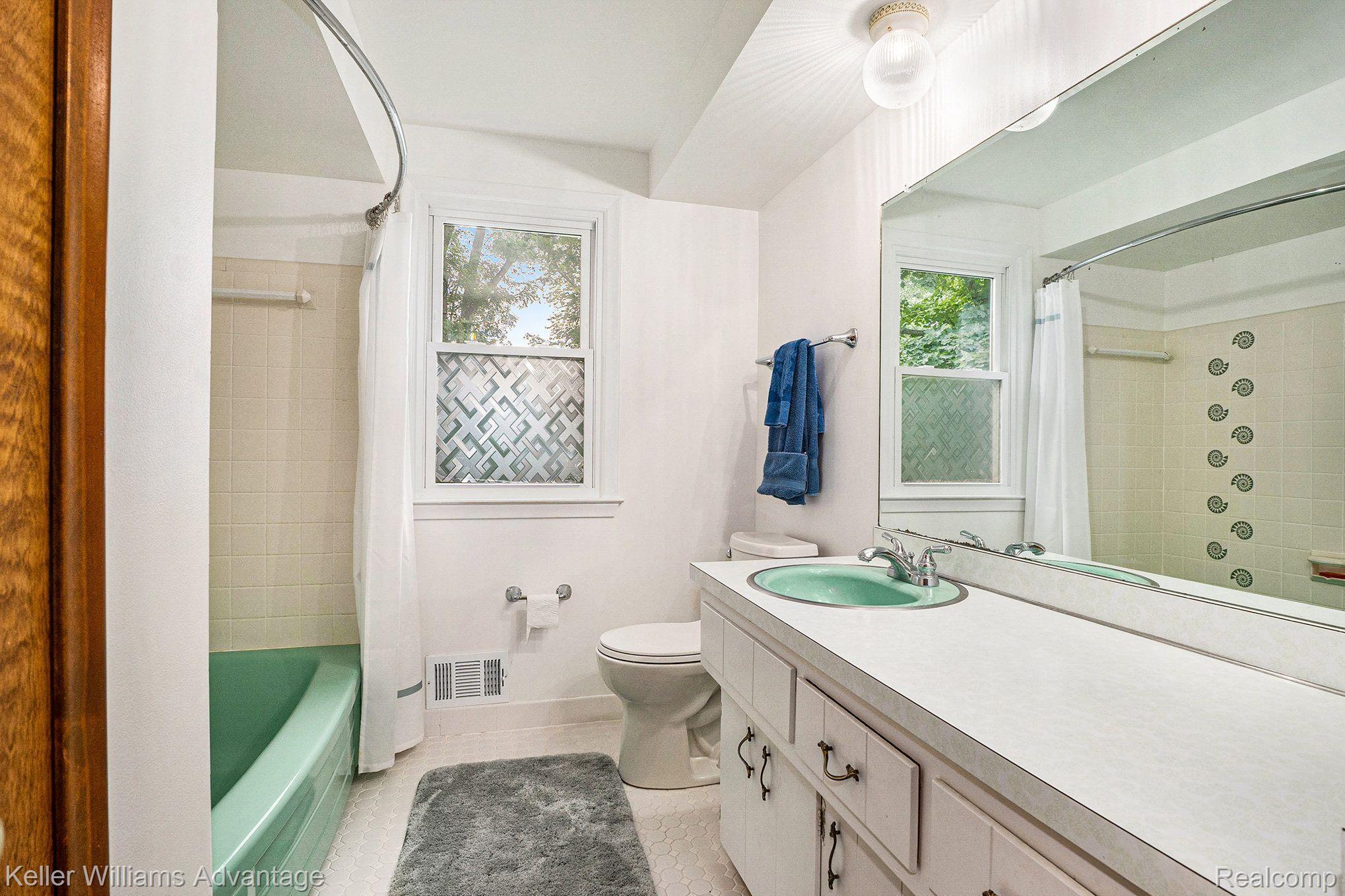 23776 Gill Road Farmington, MI 48335 - Photo 17 of 32 Upstairs Full bath
