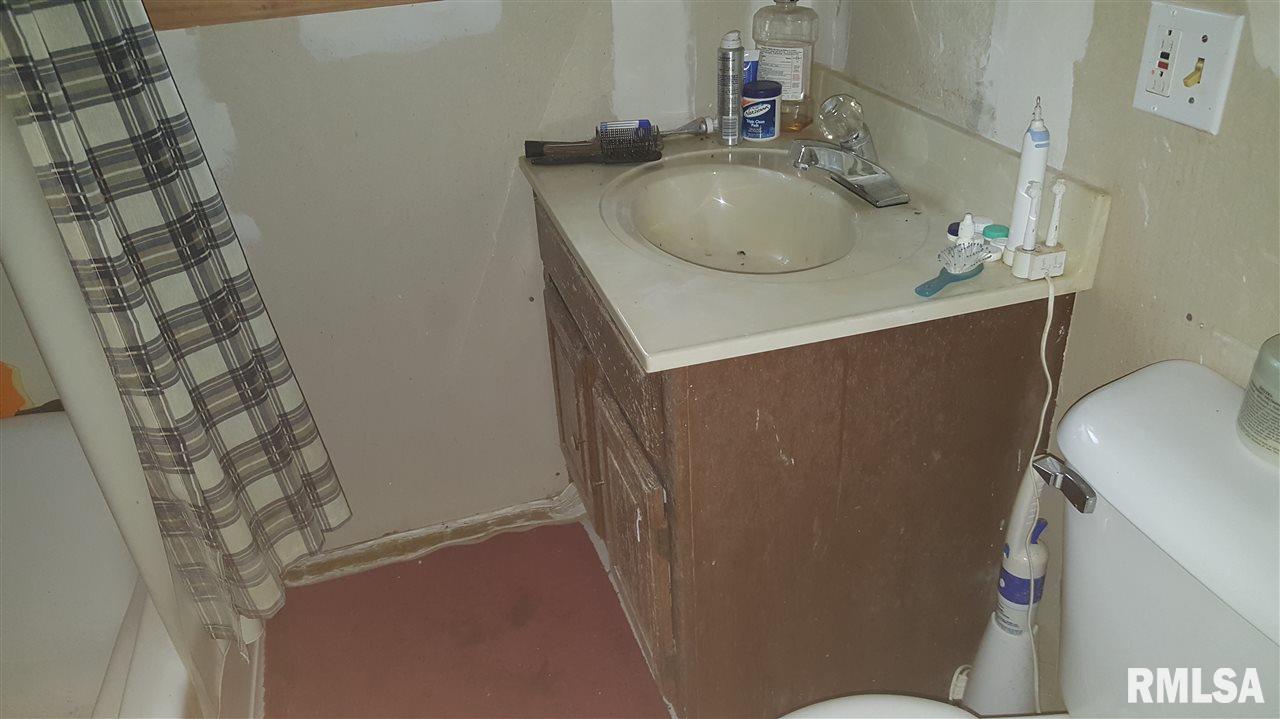 21662 East New Bridge Road Canton, IL 61520 - Photo 18 of 34 Gallery Image 18