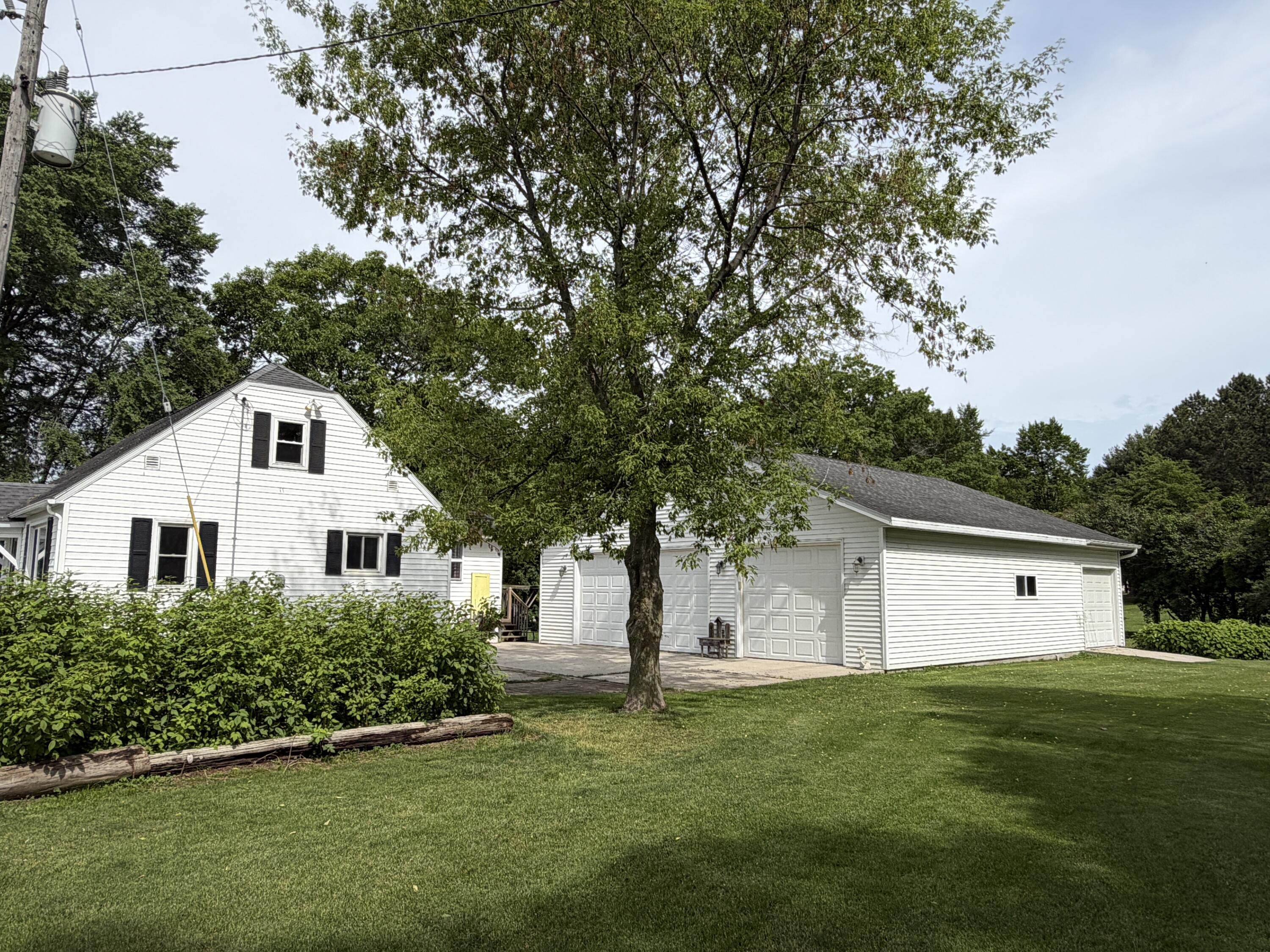 2032 Cth Vv Two Rivers, WI 54241 - Photo 2 of 41 IMG_1584