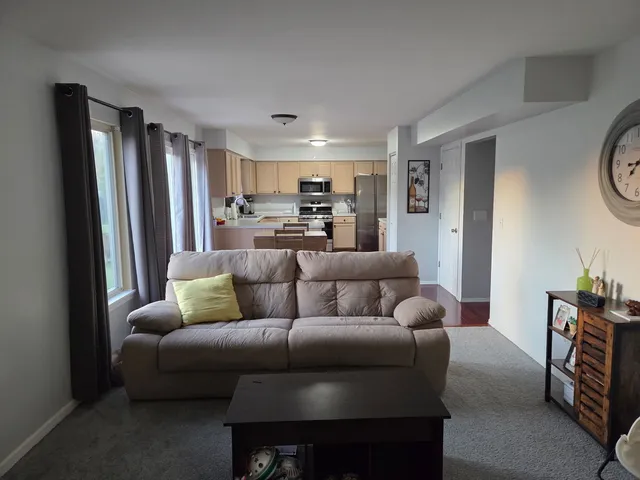 $2,800 | 2786 Yosemite Drive, Aurora, IL 60503