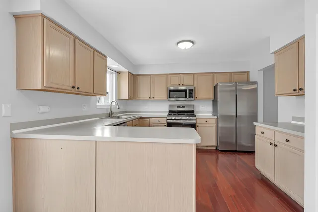 $2,800 | 2786 Yosemite Drive, Aurora, IL 60503