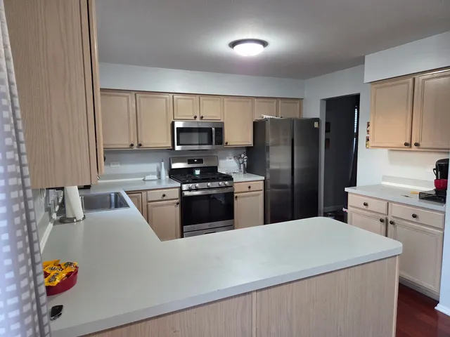 $2,800 | 2786 Yosemite Drive, Aurora, IL 60503