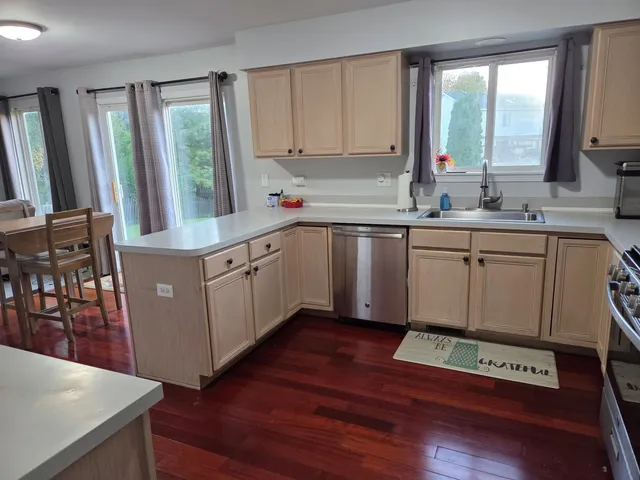 $2,800 | 2786 Yosemite Drive, Aurora, IL 60503