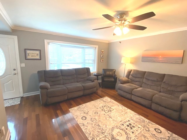 314 Ruth Avenue St. Charles, IL 60174 - Photo 5 of 36 a living room with furniture and a large window