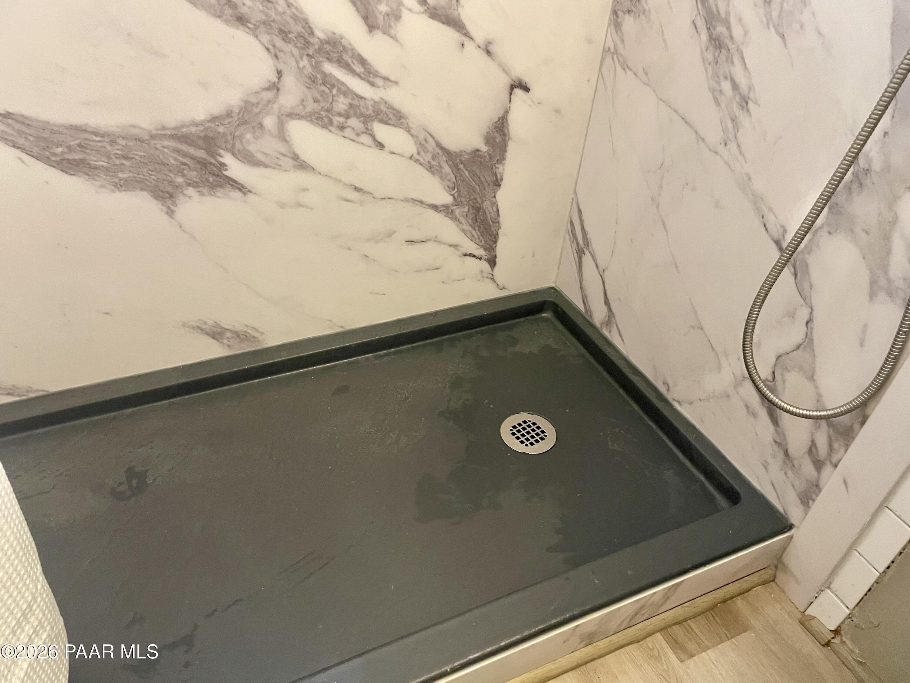 4630 Kerry Drive Rimrock, AZ 86335 - Photo 18 of 41 Easy to Step in Shower