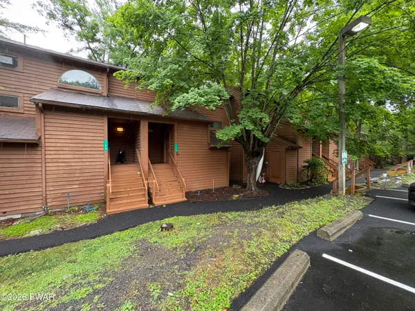 $1,950 | 159 Stream Court, Bushkill, PA 18324