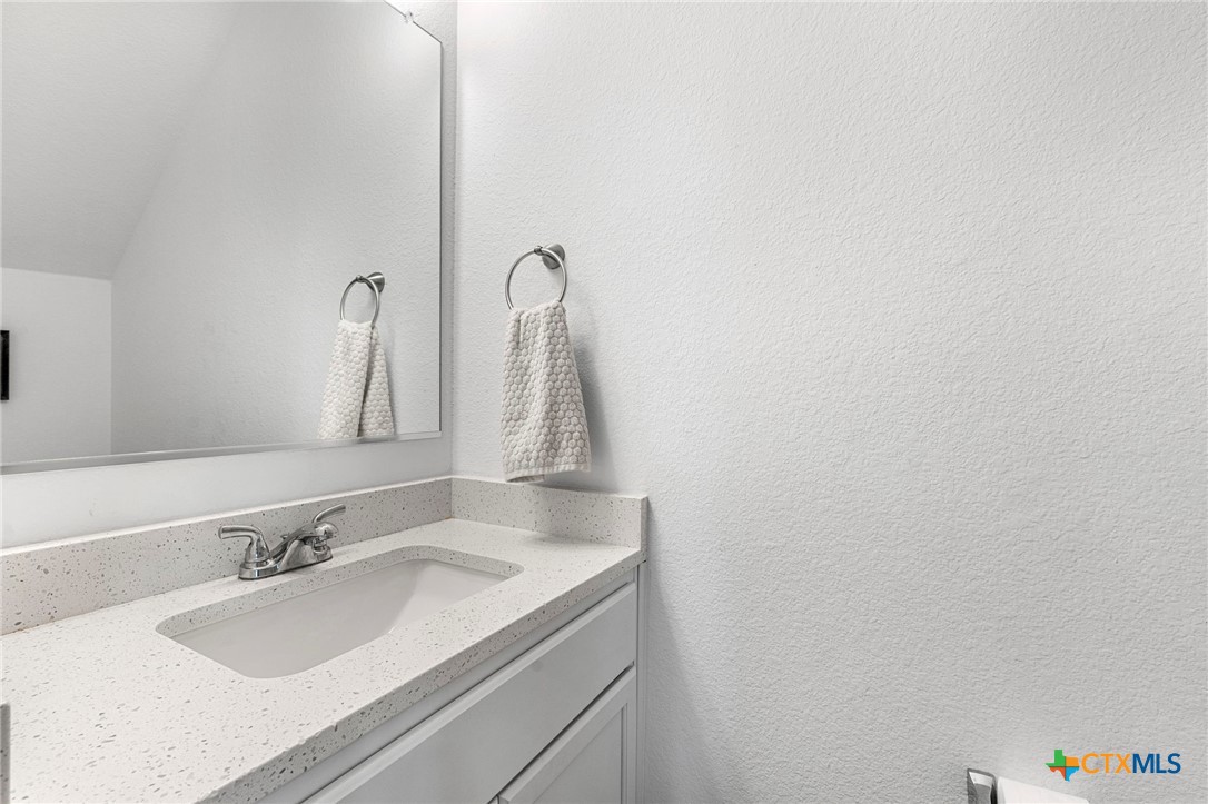5221 Leaning Tree Temple, TX 76502 - Photo 15 of 37 Hall Bathroom