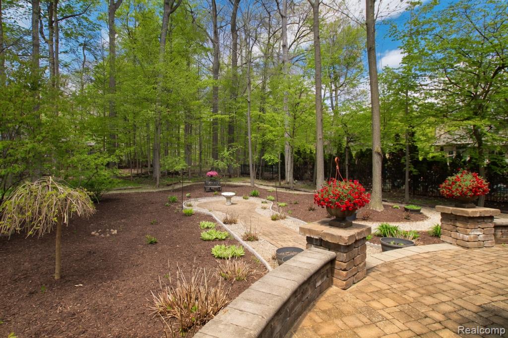 1305 Kings Pointe Road Grand Blanc, MI 48439 - Photo 14 of 71 Gallery Image 14